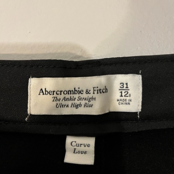 Abercrombie&Fitch Curve love, vegan leather ankle straight Pant. Size: 12 short. - Picture 7 of 9
